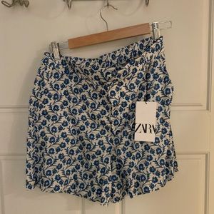 NWT Zara printed blue floral shorts💙